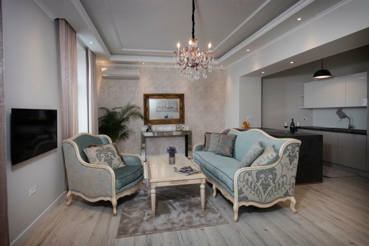 Royal Blue Apartment Split Exterior photo